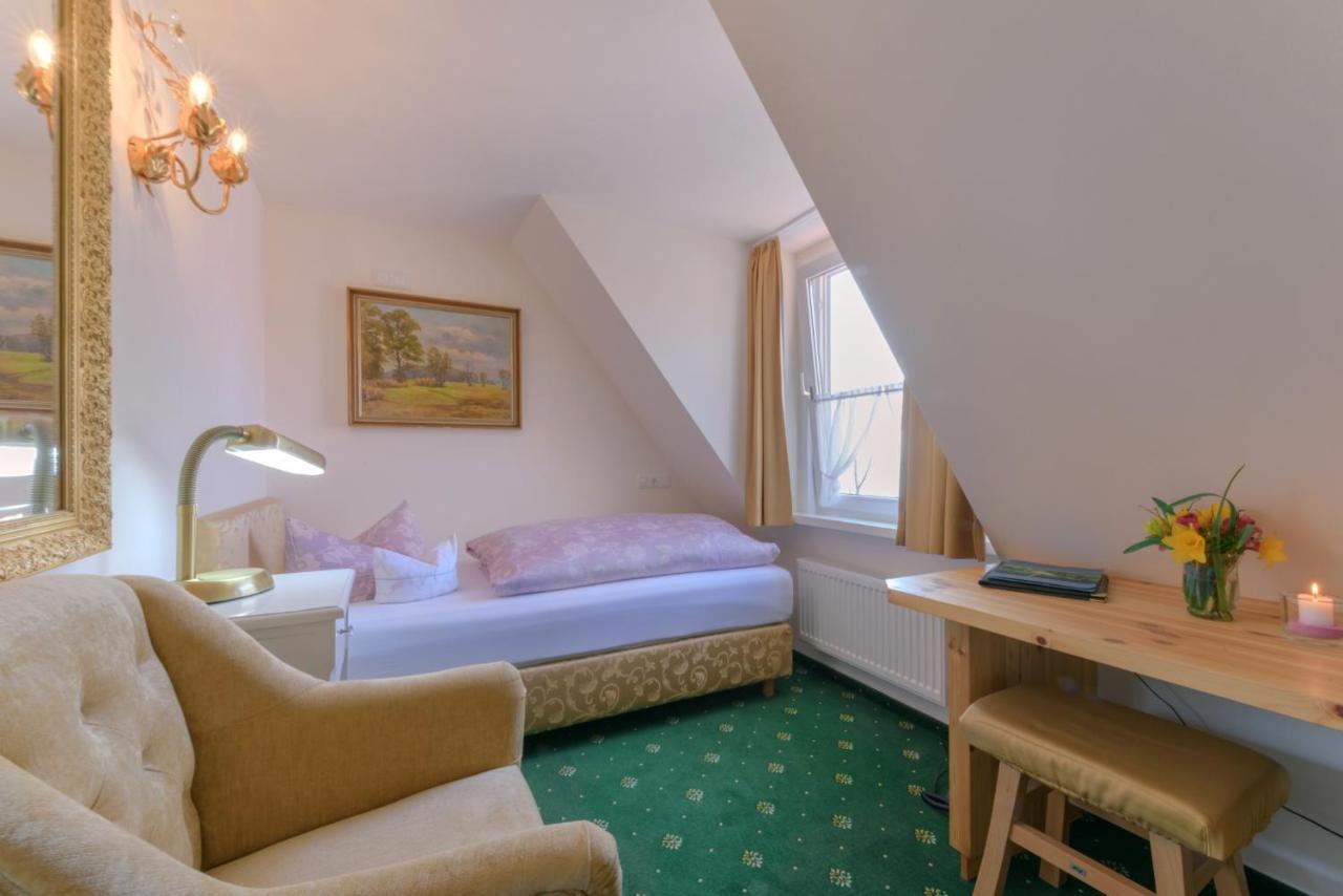 Hotel "Malerwinkel" Gmbh Seeon-Seebruck Phòng bức ảnh