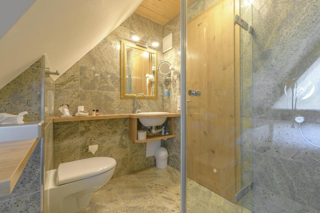 Hotel "Malerwinkel" Gmbh Seeon-Seebruck Phòng bức ảnh